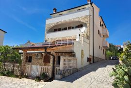 Otok Krk - apartmanska kuća s prekrasnim pogledom na more, Krk, House