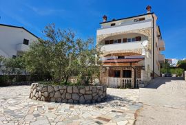 Otok Krk - apartmanska kuća s prekrasnim pogledom na more, Krk, House