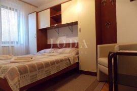 Dvojna kuća sa 7 apartmana - Malinska, Malinska-Dubašnica, Famiglia