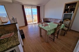 Kuća u nizu s dva apartmana - okolica Malinske, otok Krk, Malinska-Dubašnica, بيت