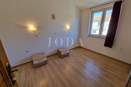 Kuća u nizu s dva apartmana - okolica Malinske, otok Krk, Malinska-Dubašnica, بيت