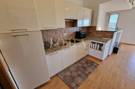 Kuća u nizu s dva apartmana - okolica Malinske, otok Krk, Malinska-Dubašnica, House