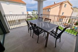 Luksuzan četverosobni apartman, Malinska - otok Krk, Malinska-Dubašnica, Kвартира