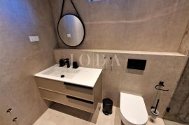 Moderan apartman s bazenom i pogledom na more, Njivice - otok Krk, Omišalj, Flat