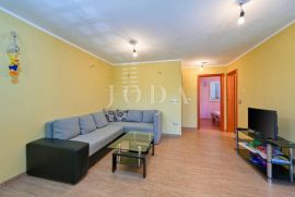 Dvojna apartmanska kuća za odmor, Malinska - otok Krk, Malinska-Dubašnica, Maison