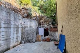 Kamena kuća u nizu sa okućnicom, 300 m od mora, Vrbnik, Vrbnik, بيت