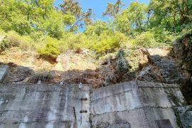 Kamena kuća u nizu sa okućnicom, 300 m od mora, Vrbnik, Vrbnik, Maison