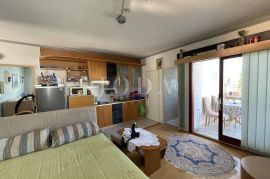 Jednosoban apartman u blizini mora, Malinska-Dubašnica, Διαμέρισμα