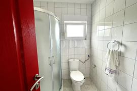 Apartman s velikom okućnicom blizu mora!, Dobrinj, Flat