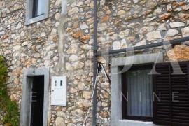 Dvojna kamena kuća, djelomično adaptirana, Dobrinj, Maison