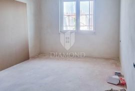 Poreč, novogradnja, stan na prvom katu 500m od mora!, Poreč, Apartamento