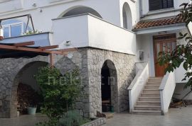 KRK, SKRBČIĆI KUĆA - 3 STANA + DVORIŠTE!!!, Krk, House