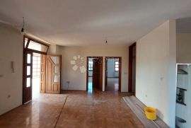 Četverosoban stan u Dubravi, 131 m2 - izuzetno povoljna cijena!, Donja Dubrava, Appartement