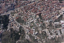Makarska, građevinsko zemljište za izgradnju vile sa bazenom,  940 m2, Makarska, Γη