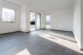 Okrug Gornji, potpuno namješten dvosoban stan u novogradnji, Okrug, Appartment