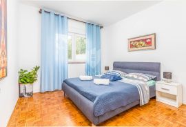 Medulin, kuća blizu mora s tri apartmana, Medulin, Casa