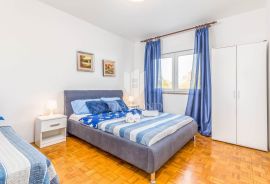 Medulin, kuća blizu mora s tri apartmana, Medulin, بيت