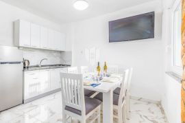 Medulin, kuća blizu mora s tri apartmana, Medulin, بيت