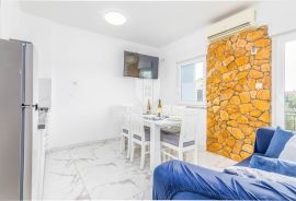 Medulin, kuća blizu mora s tri apartmana, Medulin, بيت