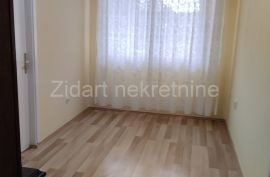 Batajnica, Zemun, odličan, renoviran, uknjižen stan, Zemun, Apartamento