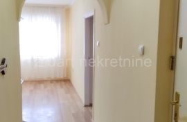 Batajnica, Zemun, odličan, renoviran, uknjižen stan, Zemun, Apartamento