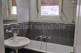 Batajnica, Zemun, odličan, renoviran, uknjižen stan, Zemun, Apartamento