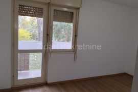 Batajnica, Zemun, odličan, renoviran, uknjižen stan, Zemun, Appartement