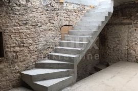 ISTRA, KANFANAR - Započeta adaptacija dvojne kamene kuće u centru, Kanfanar, Haus