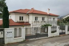 OPATIJA, POBRI - villa /kuća trokatnica- samostojeća 505m² + 1240m2 okoliš, Opatija - Okolica, House