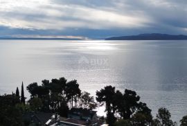 OPATIJA - dio kuće s pogledom na more s 2 stana i 1 apartmanom, Opatija, Ev