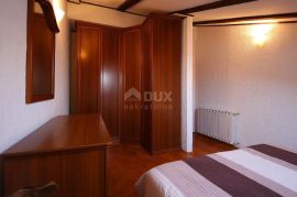 OPATIJA - dio kuće s pogledom na more s 2 stana i 1 apartmanom, Opatija, Ev