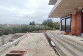 ISTRA, MEDULIN - Moderna vila u blizini plaža okružena zelenilom, Medulin, Дом