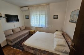 OPATIJA-STROGI CENTAR-ETAŽA 119m2 S VRTOM I PARKING MJESTOM, Opatija, Appartment