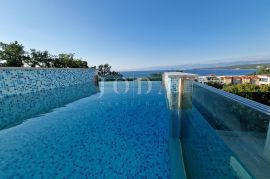 Ekskluzivni penthouse s bazenom i fantastičnim pogledom na more, Malinska-Dubašnica, Apartamento