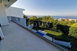 Ekskluzivni penthouse s bazenom i fantastičnim pogledom na more, Malinska-Dubašnica, Apartamento