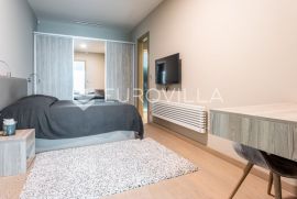 Murter, luksuzan dvosoban stan u modernoj vili, NKP 117,78 m2, Murter, Apartamento