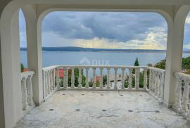 CRIKVENICA, KAČJAK - moćna vila od 800m2 drugi red do mora na zemljištu od 2000m2, Crikvenica, Kuća