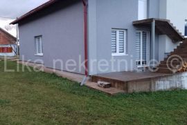 DONJI LAPAC - obiteljska kuća katnica, okućnica 788 m2, Donji Lapac, House