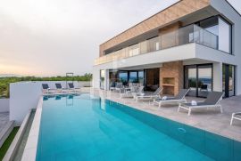 JADRANOVO- prekrasna i luksuzno uređena vila sa bazenom, 4 spavaće sobe sa kupaonicama, Crikvenica, Maison