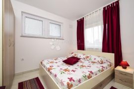 Prekrasna kuća sa 4 apartmana u blizini mora, Nin, بيت