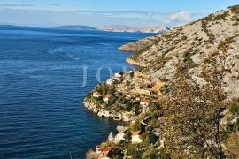 Kuća sa bazenom na obali mora, Senj, Casa