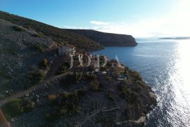 Kuća sa bazenom na obali mora, Senj, بيت