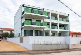 ISTRA, NOVIGRAD - Stan u prizemlju sa prostranom okućnicom, blizina mora!, Novigrad, Appartment