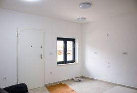 ISTRA, NOVIGRAD - Stan u prizemlju sa prostranom okućnicom, blizina mora!, Novigrad, Apartamento