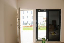 ISTRA, NOVIGRAD - Stan u prizemlju sa vrtom, blizina mora!, Novigrad, Appartment