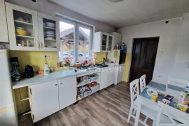 RUKAVAC - MATULJI, samostojeća kuća od 230 m2, Matulji, Ev