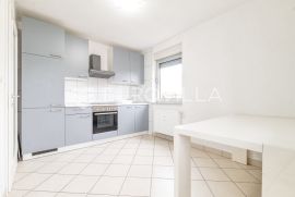 Zagreb, Špansko, trosoban stan NKP 91 m2, terasa, parking, Zagreb, Appartamento