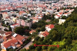 Urbanizovan plac sa pogledom na more u Budvi, naselje Potkošljun, na 250 m od mora, Budva, Arazi