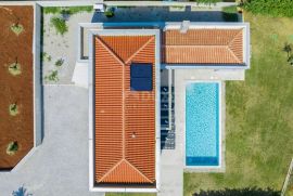 ISTRA, LABIN - Novoizgrađena katnica s bazenom i dodatnim zemljištem, Labin, Haus