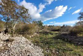 Otok Krk, Malinska - prva zona uz građevinsko zemljište, očekuje se prenamjena trenutnog poljoprivrednog zemljišta u centru Malinske, 500m od mora!, Malinska-Dubašnica, Земля